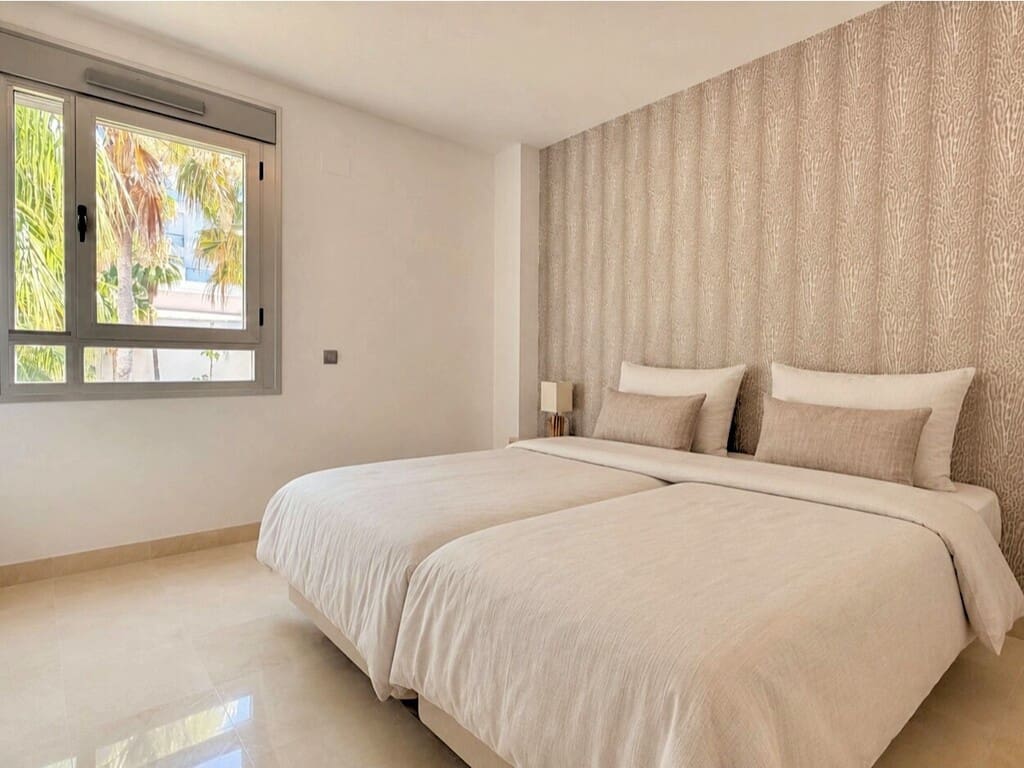 3 bedroom Penthouse for sale in Los Arqueros with pool garage - € 990,000 (Ref: 9998141)