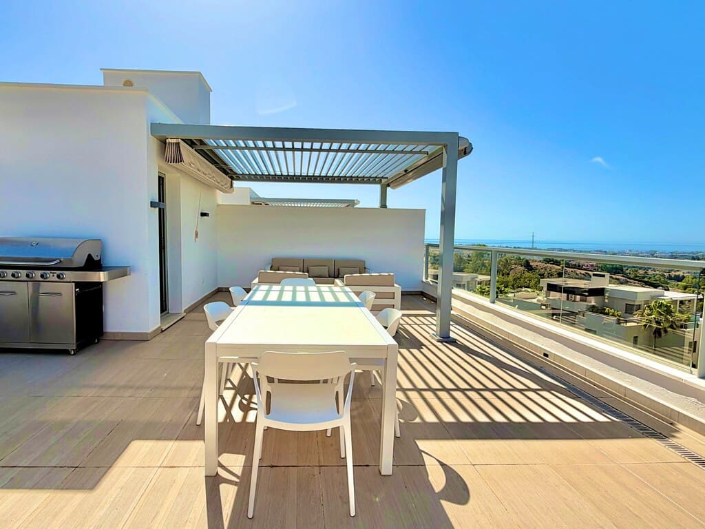 3 bedroom Penthouse for sale in Los Arqueros with pool garage - € 990,000 (Ref: 9998141)