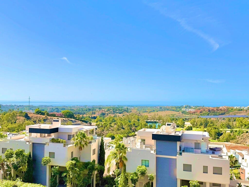3 bedroom Penthouse for sale in Los Arqueros with pool garage - € 990,000 (Ref: 9998141)