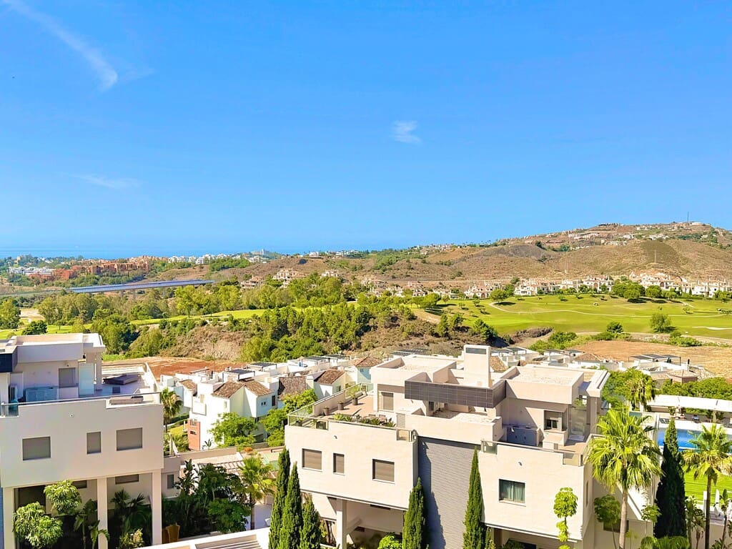 3 bedroom Penthouse for sale in Los Arqueros with pool garage - € 990,000 (Ref: 9998141)