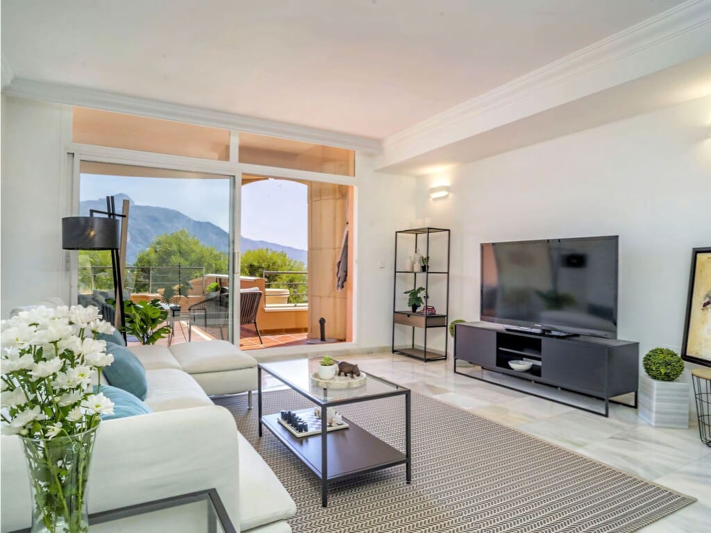 2 soveværelse Lejlighed til salg i Nueva Andalucia med swimmingpool garage - € 595.000 (Ref: 9998142)