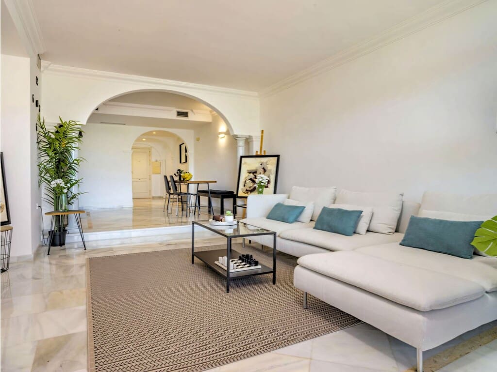 2 soveværelse Lejlighed til salg i Nueva Andalucia med swimmingpool garage - € 595.000 (Ref: 9998142)