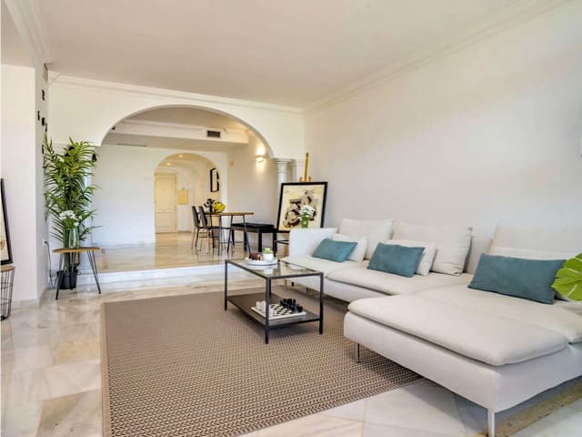 2 soveværelse Lejlighed til salg i Nueva Andalucia, Marbella med swimmingpool garage - € 595.000 (Ref: 9998142)