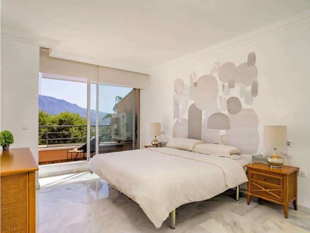 2 soveværelse Lejlighed til salg i Nueva Andalucia, Marbella med swimmingpool garage - € 595.000 (Ref: 9998142)