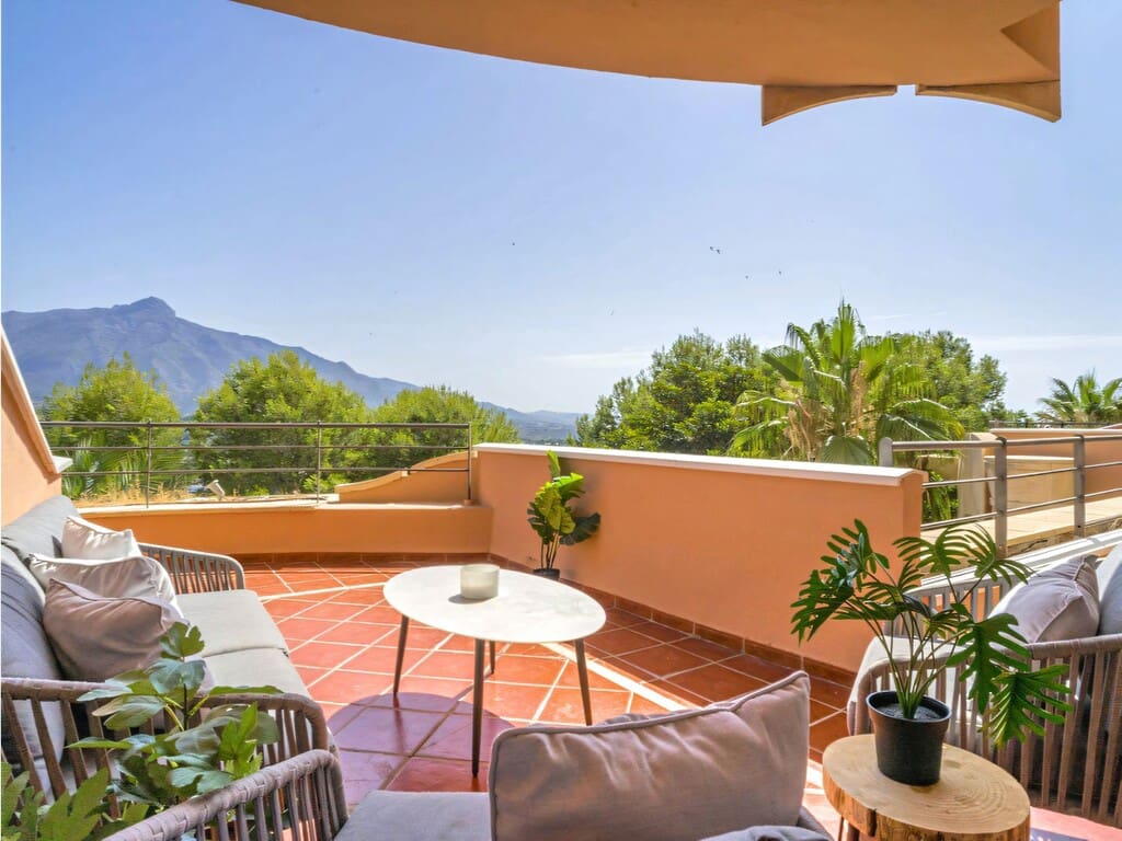2 soveværelse Lejlighed til salg i Nueva Andalucia med swimmingpool garage - € 595.000 (Ref: 9998142)