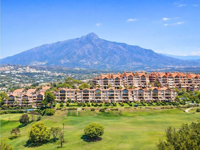 2 soveværelse Lejlighed til salg i Nueva Andalucia, Marbella med swimmingpool garage - € 595.000 (Ref: 9998142)