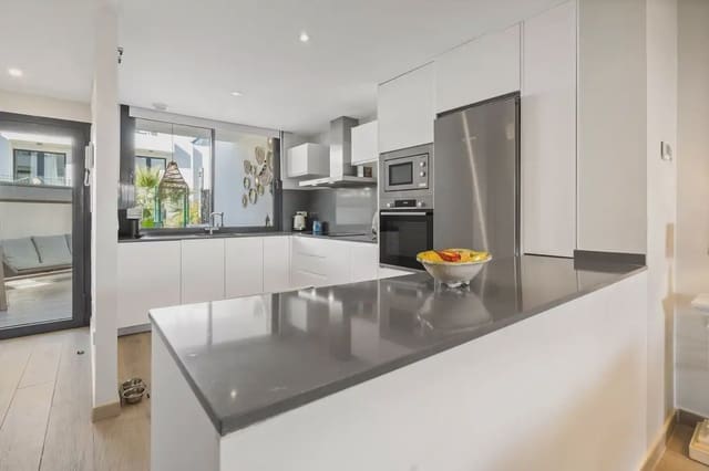 3 slaapkamer Huis te koop in Centro ciudad, Fuengirola met zwembad garage - € 875.000 (Ref: 10009616)