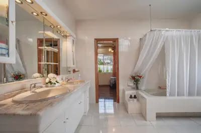 6 bedroom Villa for sale in Torremolinos with pool garage - € 1,099,000 (Ref: 10045467)