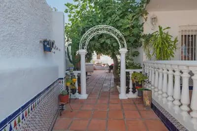 6 bedroom Villa for sale in Torremolinos with pool garage - € 1,099,000 (Ref: 10045467)