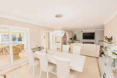 4 bedroom Villa for sale in Marbella with pool garage - € 1,500,000 (Ref: 10055571)