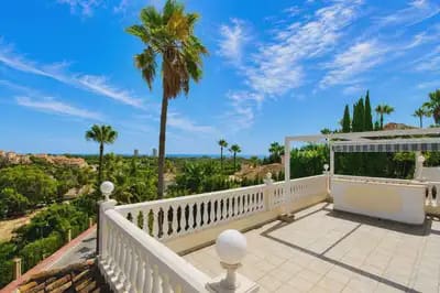 4 bedroom Villa for sale in Marbella with pool garage - € 1,500,000 (Ref: 10055571)