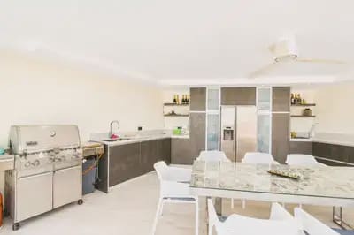 4 bedroom Villa for sale in Marbella with pool garage - € 1,500,000 (Ref: 10055571)