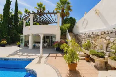 4 bedroom Villa for sale in Marbella with pool garage - € 1,500,000 (Ref: 10055571)