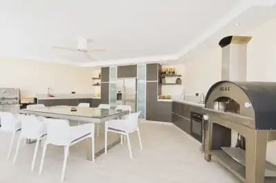 4 bedroom Villa for sale in Marbella with pool garage - € 1,500,000 (Ref: 10055571)