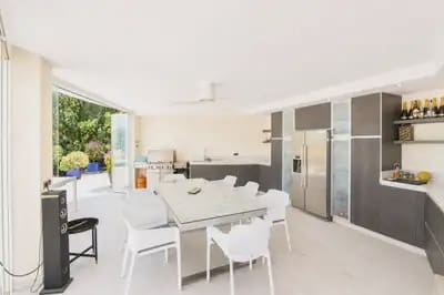 4 bedroom Villa for sale in Marbella with pool garage - € 1,500,000 (Ref: 10055571)
