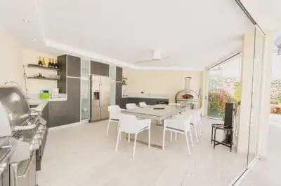 4 bedroom Villa for sale in Marbella with pool garage - € 1,500,000 (Ref: 10055571)
