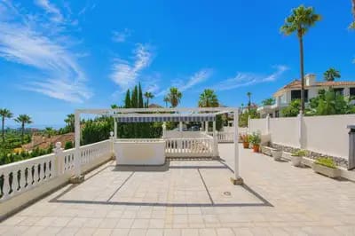 4 bedroom Villa for sale in Marbella with pool garage - € 1,500,000 (Ref: 10055571)
