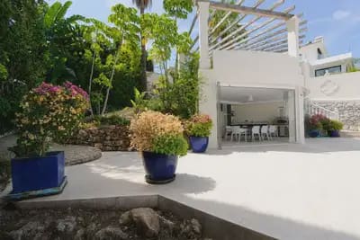 4 bedroom Villa for sale in Marbella with pool garage - € 1,500,000 (Ref: 10055571)