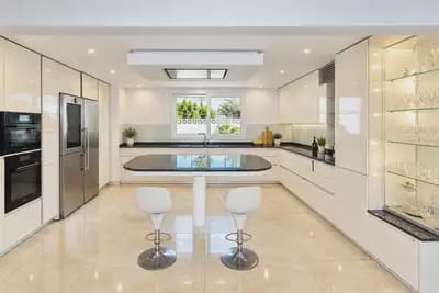 3 quarto Moradia para venda em Marbella com piscina garagem - 1 200 000 € (Ref: 10055573)