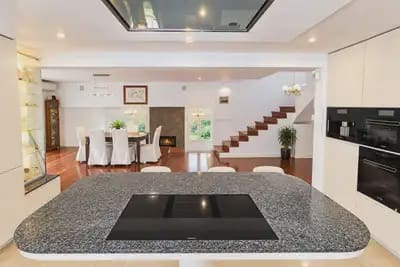 3 chambre Villa/Maison à vendre à El Rosario, Marbella avec piscine garage - 1 200 000 € (Ref: 10055573)