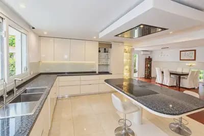3 quarto Moradia para venda em Marbella com piscina garagem - 1 200 000 € (Ref: 10055573)