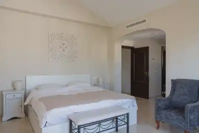 4 soverom Villa til salgs i Marbella med svømmebasseng garasje - € 2 250 000 (Ref: 10067921)