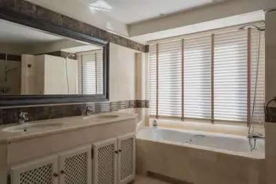 4 soverom Villa til salgs i Marbella med svømmebasseng garasje - € 2 250 000 (Ref: 10067921)