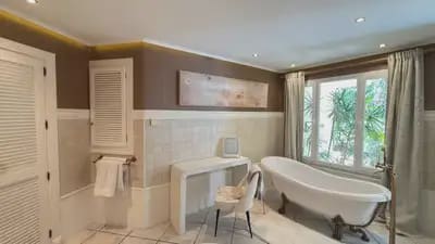 5 bedroom Villa for sale in Benalmadena with pool garage - € 1,895,000 (Ref: 10078349)