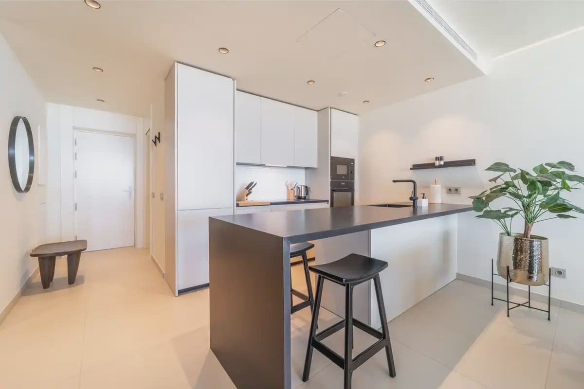 Apartamento de 2 habitaciones en Fuengirola en venta con piscina garaje - 695.000 € (Ref: 10101026)