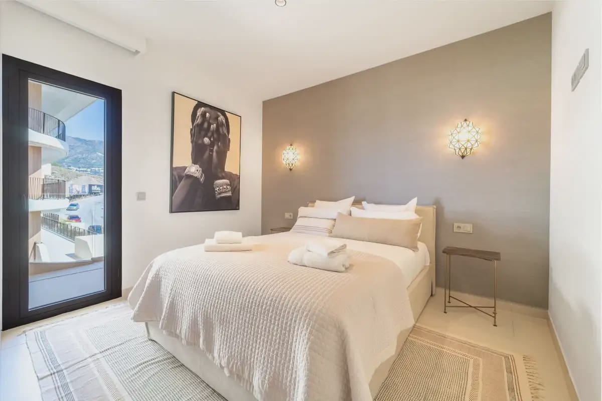 Apartamento de 2 habitaciones en Fuengirola en venta con piscina garaje - 695.000 € (Ref: 10101026)