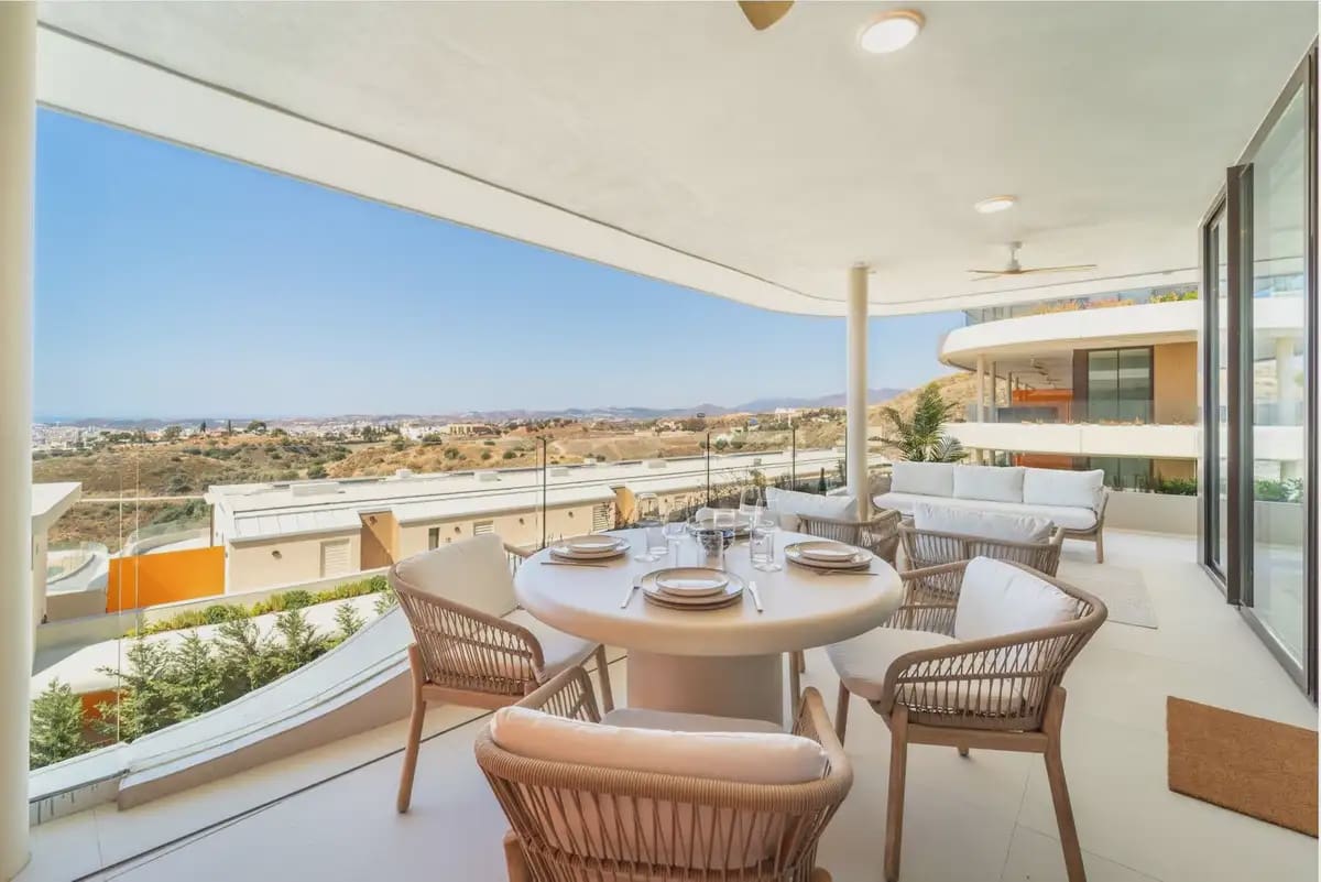 Apartamento de 2 habitaciones en Fuengirola en venta con piscina garaje - 695.000 € (Ref: 10101026)