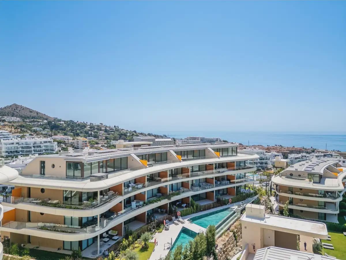 Apartamento de 2 habitaciones en Fuengirola en venta con piscina garaje - 695.000 € (Ref: 10101026)