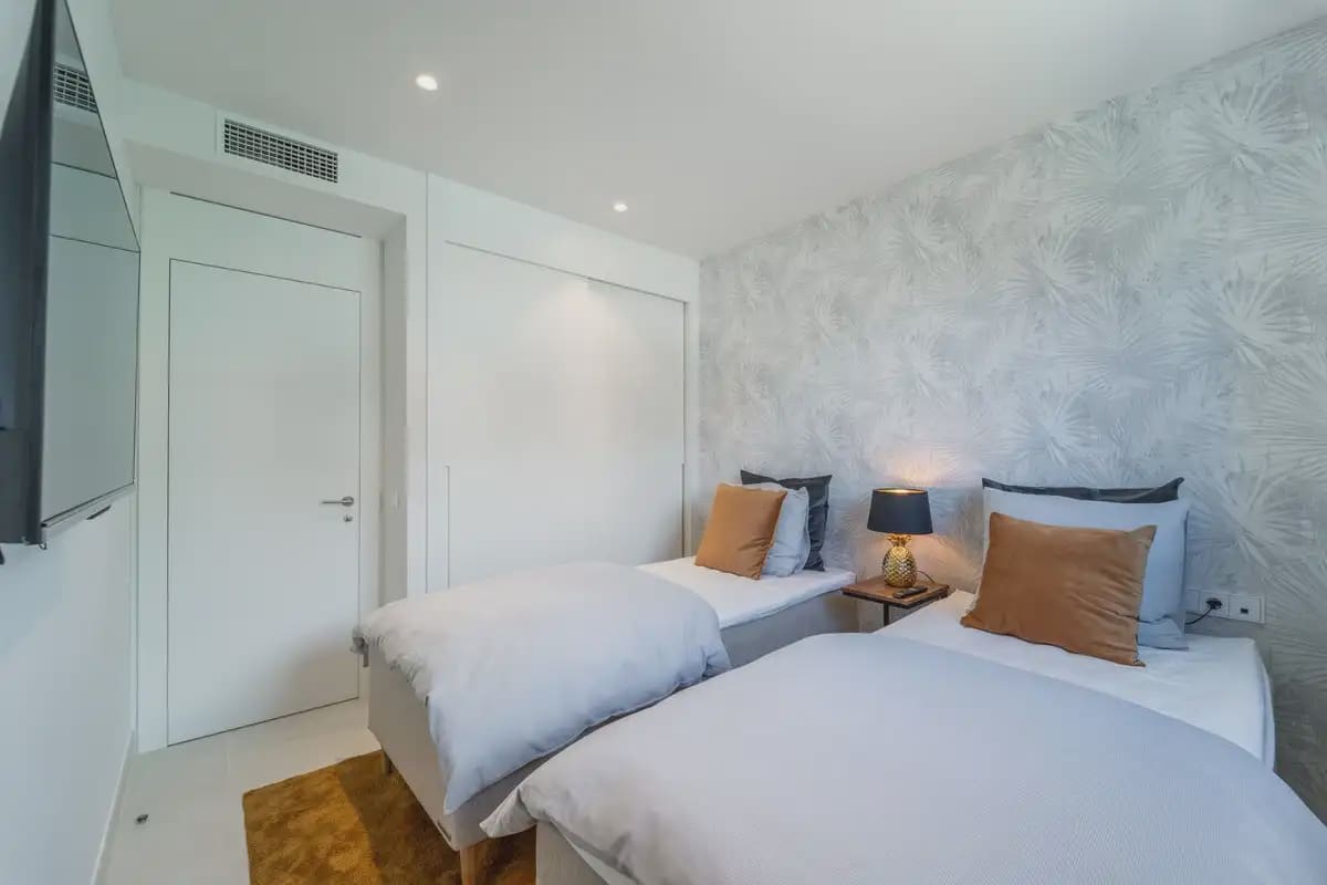 2 Zimmer Apartment zu verkaufen in Fuengirola mit Pool Garage - 620.000 € (Ref: 10101027)