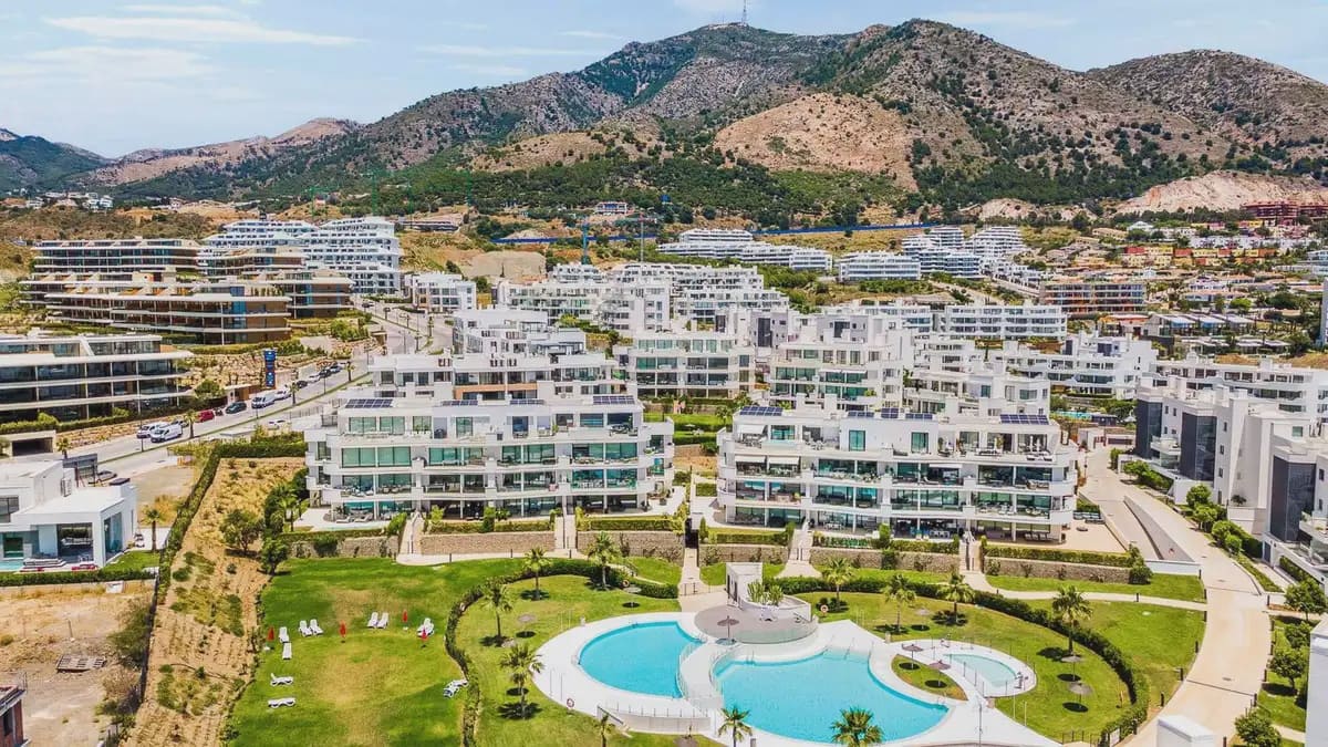 2 Zimmer Apartment zu verkaufen in Fuengirola mit Pool Garage - 620.000 € (Ref: 10101027)