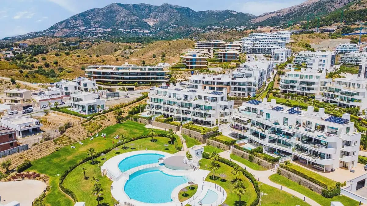 2 Zimmer Apartment zu verkaufen in Fuengirola mit Pool Garage - 620.000 € (Ref: 10101027)