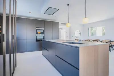 4 soveværelse Villa til salg i Ojen med swimmingpool garage - € 1.980.000 (Ref: 10115993)