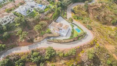 4 soveværelse Villa til salg i Ojen med swimmingpool garage - € 1.980.000 (Ref: 10115993)