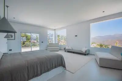 4 soveværelse Villa til salg i Ojen med swimmingpool garage - € 1.980.000 (Ref: 10115993)