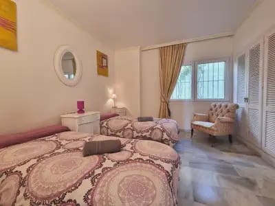 3 sypialnia Apartament na sprzedaż w Ojen z basenem garażem - 495 000 € (Ref: 10115994)