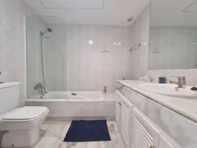 3 sypialnia Apartament na sprzedaż w Ojen z basenem garażem - 495 000 € (Ref: 10115994)
