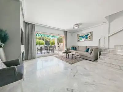 4 makuuhuone Rivitalo myytävänä paikassa Cabopino - Artola, Marbella mukana uima-altaan - 675 000 € (Ref: 10120181)