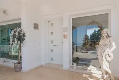 4 makuuhuone Huvila myytävänä paikassa La Capellanía - El Higuerón, Benalmádena mukana uima-altaan 
autotalli - 2 350 000 € (Ref: 10131988)