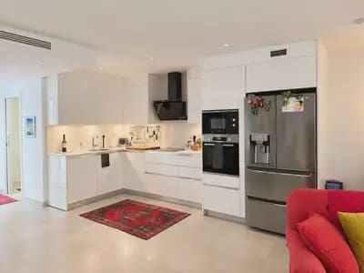 2 bedroom Beach Apartment for sale in Fuengirola with pool garage - € 549,000 (Ref: 10131991)