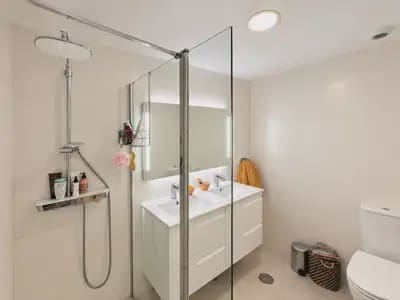 2 bedroom Beach Apartment for sale in Fuengirola with pool garage - € 549,000 (Ref: 10131991)