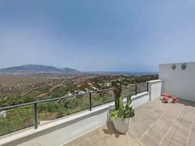 3 soveværelse Byhus til salg i Ojen med swimmingpool garage - € 595.000 (Ref: 10131993)