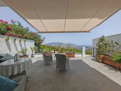 3 soveværelse Byhus til salg i Ojen med swimmingpool garage - € 595.000 (Ref: 10131993)