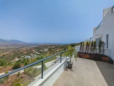 3 soveværelse Byhus til salg i Ojen med swimmingpool garage - € 595.000 (Ref: 10131993)