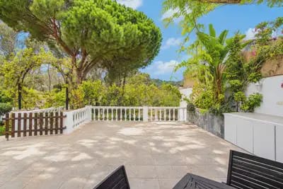 3 makuuhuone Huvila myytävänä paikassa Marbella mukana uima-altaan 
autotalli - 850 000 € (Ref: 10159673)