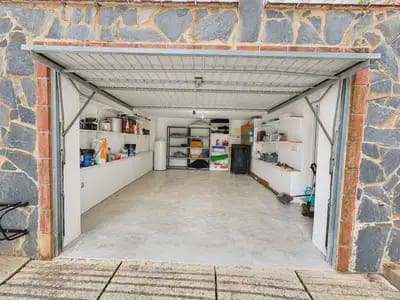 3 makuuhuone Huvila myytävänä paikassa Marbella mukana uima-altaan 
autotalli - 850 000 € (Ref: 10159673)
