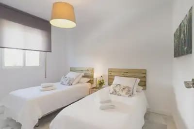 7 bedroom Semi-detached Villa for sale in Benalmadena with pool garage - € 610,000 (Ref: 10161779)